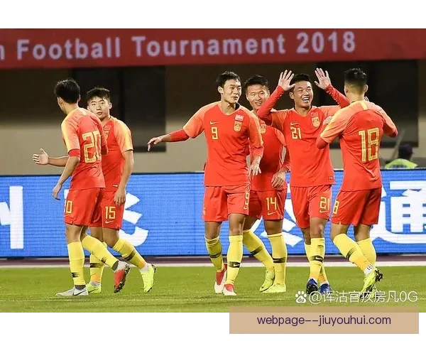 国足惊险突围世预赛晋级十八强赛引发球迷热议